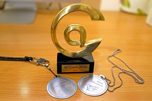 Заветната статуетка за Фото Кафе